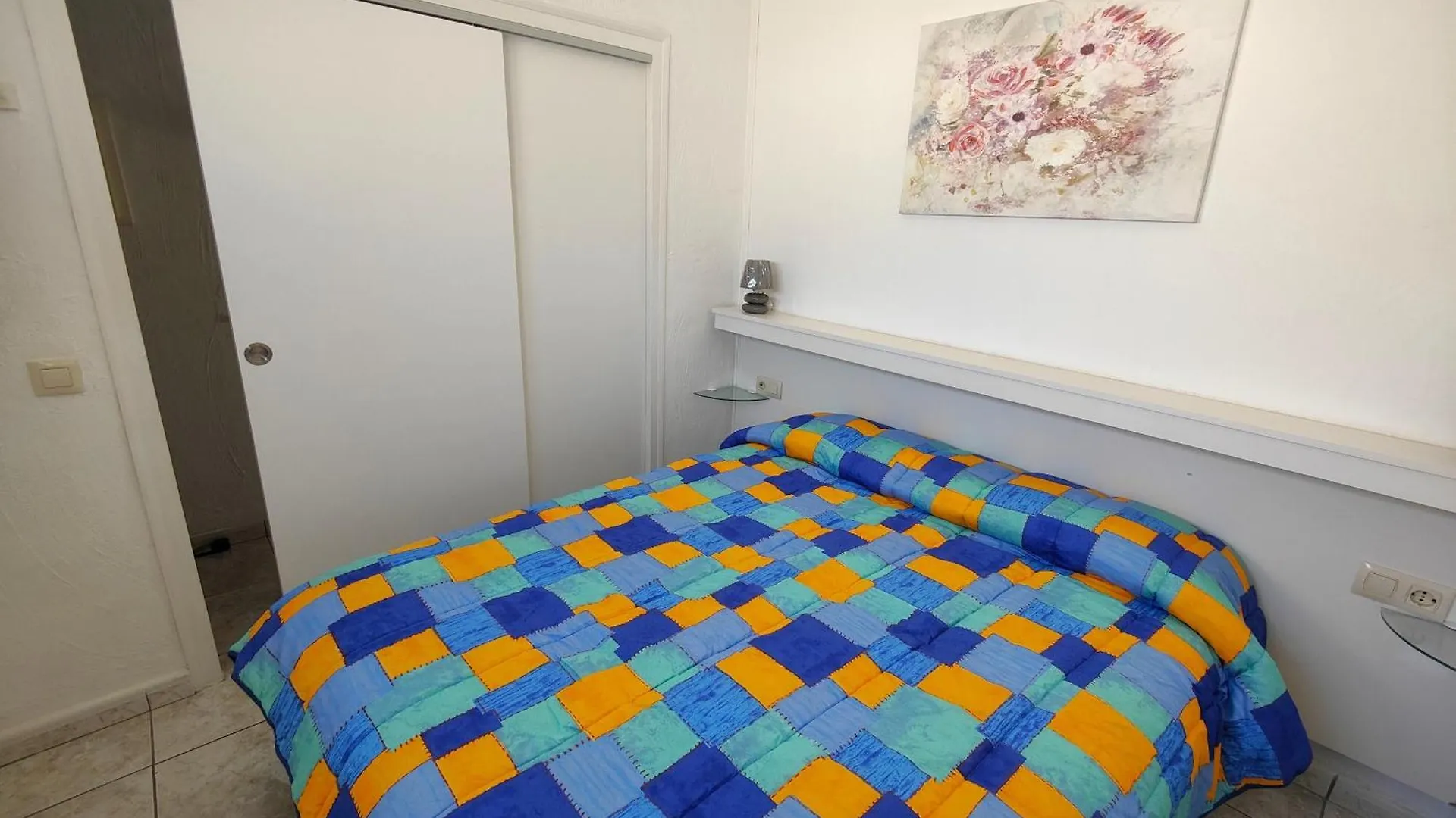 Global Immo 1039 Estudio 42 Roses Apartment